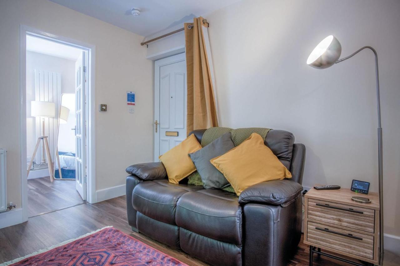 Croft Court - 1 Bedroom Apartment - Tenby Exterior photo